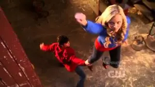 Laura Vandervoort ankle grabbed again (Smallville)