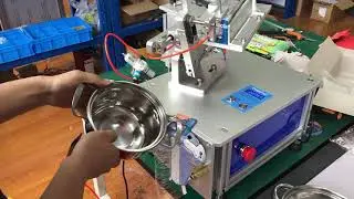 Tags automatically feeding and tagging machine