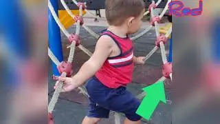 TomMe plays on the playground and discovers colors
