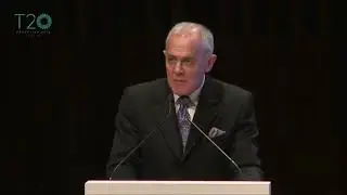 El locutor Martin Wullich presenta a Marcos Pe&ntilde;a en ingl&eacute;s