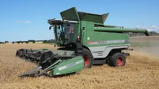 Rare (in the UK) Fendt 9390R (MF Fortia 9530) rotary combine harvesting winter wheat