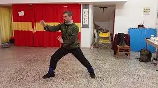 Using feet weights Tai Chi training. &Theta;&epsilon;&sigma;&sigma;&alpha;&lambda;&omicron;&nu;ί&kappa;&eta; #martialarts #taichi #fighting #survival #strong 