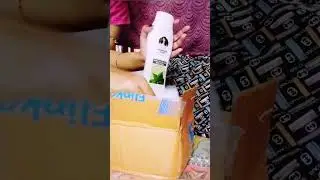 The Soumi'S Can product Green Tea De Tan Body Wash and Body Massage Oli... By.... Flipkart... 🥰