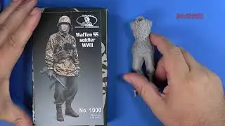 Royal Model German soldier with MP 40  16th scale