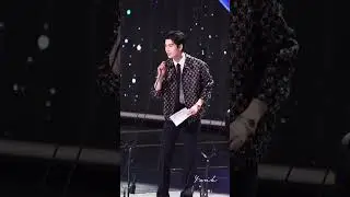 Zhang Ling He Deep in Thought at iQIYI Scream Night 2025 | Trương Lăng H&aacute;ch trầm tư l&uacute;c trao giải