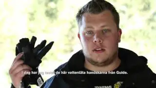 Snickaren testar Guides vattent&auml;ta handskar