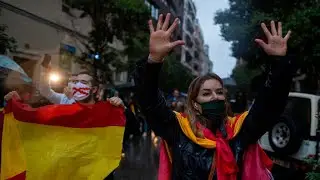 Spain: Citizens in Salamanca protest against lockdown