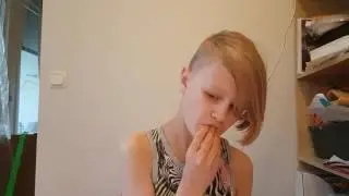 Lovisa testar mera godis