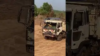 #oldtruck #truckland #shortvideo #nicetruck #roadbuilding #bigtruckdriver #excavator