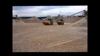 WA500 Komatsu vs Cat 980 Drag Racing