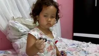 Tutorial De como pintar as unhas ! Em casa com uma bebezinha - Nicolly -