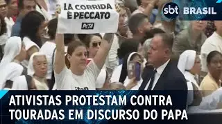 Ativistas interrompem discurso do Papa Francisco em protesto contra touradas | SBT Brasil (07/08/24)