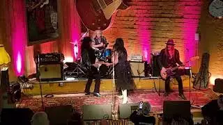 Warner E Hodges International All Stars feat. Sarah Borges - The One I Am (Dan Baird Cover)
