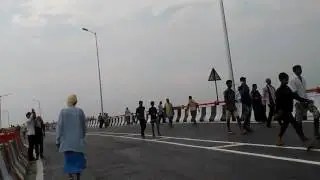 MANY PEOPLES WALK ON JP SETU DIGHA - SONPUR BRIDGE DEVELOPMENT OF PATNA BIHAR INDIA SOUTH ASIA