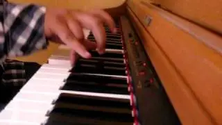 Family Guy theme on piano (by Julio)