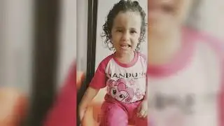 Fatimah main sambil makan 🥰