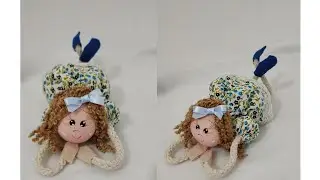 Você não vai acreditar com qual matéria fiz essa bonequinha,  reciclagem.
