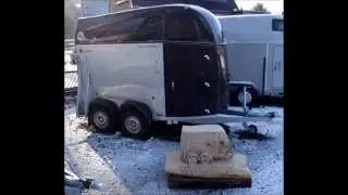 Houten paardentrailer    Blomert New Star Alu   gemaakt door Thomas Weijenberg voor WK Eerbeek