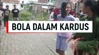 Lucu! Emaknya gak mau kalah sama anaknya | Goyang terus kardusnya