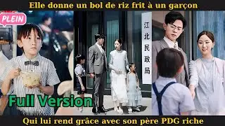 Elle donne un bol de riz frit à un garçon, qui lui rend grâce avec son père PDG riche #drama