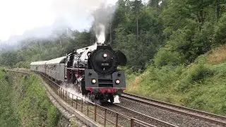 Lokomotywa parowa linii gł&oacute;wnej 01 519 na Schiefe Ebene (4K)