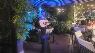 A Little Sweet Caroline (Neil Diamond) Acoustic Cover #coversong #oldsong #acoustic #singer #music