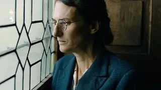 &Agrave; c&oelig;urs vaillants, rien d'impossible - Rose par Camille Cottin
