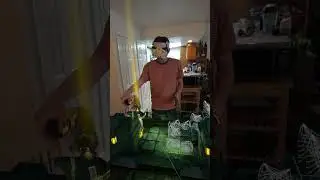 Демео сражается, но он гигант!
