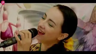 Latin female vocal group with percussionist - The Enchanters