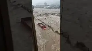 #China #WaterFlood #ViralVideo #Shorts Water 💧 Flash Flood In China 🇨🇳|| Viral Shorts Video || 2021