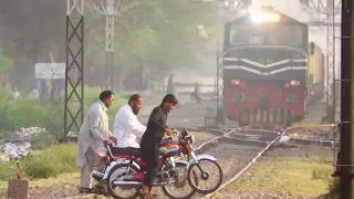Careless People Dangerous Cross Railway Track Container Train Pass Chak Jhumra | Pakistan Railways