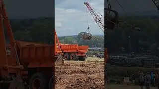 Skilled dragline operator! #heavyequipment #dragline #classic