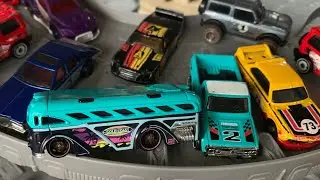 Обзор коллекции машинок Hot Wheels часть 1 / Учимся играя / Повторяем цвета