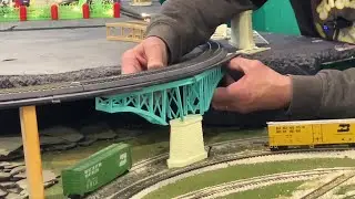 Поезд масштаба HO... Арочный мост... Почти готов... Выглядит великолепно!