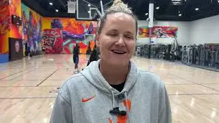 Lynne Roberts explains Kelsey Plum&rsquo;s leadership style, Cameron Brink&rsquo;s play & Paige Bueckers&rsquo; play