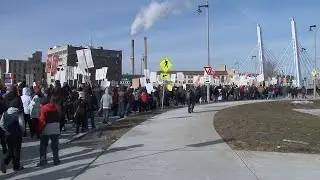 Hundreds march in favor of immigrant, refugee rights