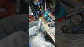 Вставыш в тормозной суппорт и восстановление резьбы под зирку.Ниссан примера п 12.