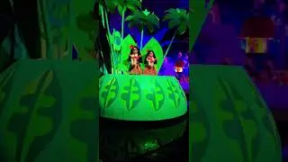 It's a small world boat ride  #disney #disneyworldorlando #disneythemepark