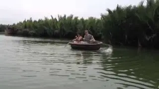 Paddling round boat