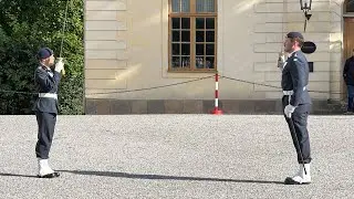 Drottningholms Slott vaktavlösning. Lv 6 - Lv 6 Halmstad  2023-10-04