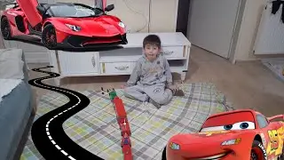 Oyuncak araba videolari ! Robot adam yaptık yigiti , eğlenceli &ccedil;ocuk videolari 