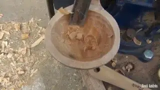 Quintana del Monte Cesio Haciendo un Cazo de madera de Boj Año 2015