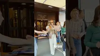 Дженнифер Лопес выходит из своего отеля в Нью-Йорке, рекламируя свой фильм &laquo;Поцелуй женщины-паука...