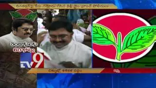 Sasikala nephew booked for trying to buy AIADMK symbol - TV9