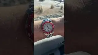 Victorinox Swiss watch red bezel￼