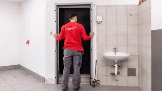 Montage Brandschutzt&uuml;r mit Sanierungszarge