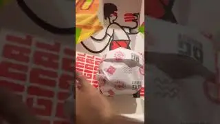 Og देखो og burger आया है 🤣 burger review #viral #burger #streetfood #food #burgers #burgerrecipe