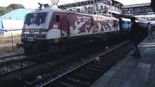 Heavily Delayed!!!!!! 13 hours late running 19040 Avadh Express crosses Ranakpur Express.