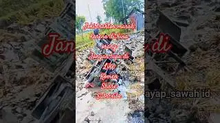 Traktor sawah terguling malah dihina orang #traktortangan #traktor #vral #viralshort #viralvideo