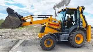 Экскаватор JCB 3CX работает